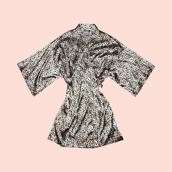 Cheetah Print Robe - Picture 1 of 4